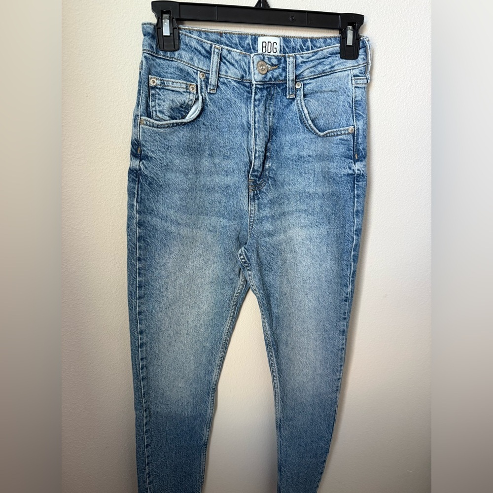 BDG Edie Raw Hem Blue Denim Jeans Size 26 - Picture 2 of 6